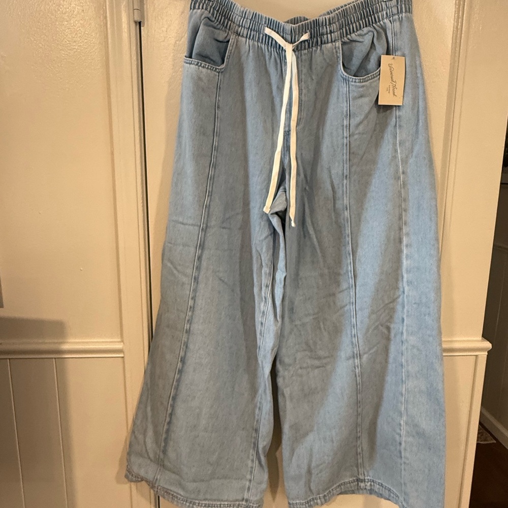 Universal Thread Light Blue Jeans